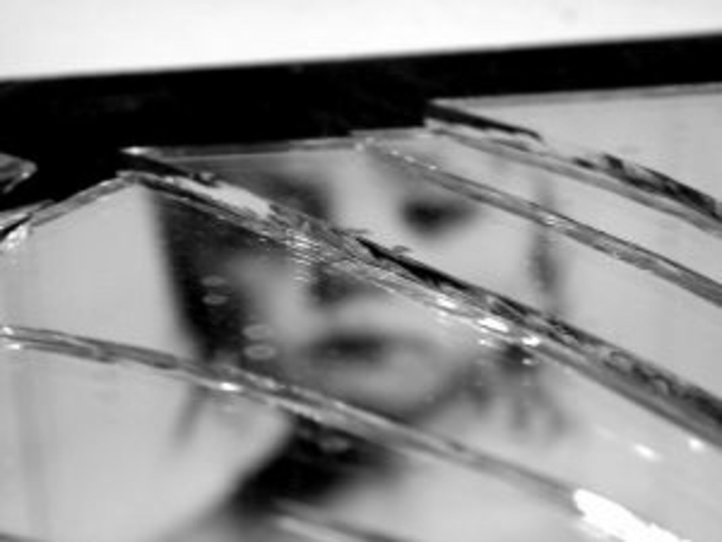broken-mirror-3-379470-m